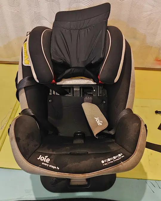 Car seat baby sebelum dicuci oleh Indeep Cleaning